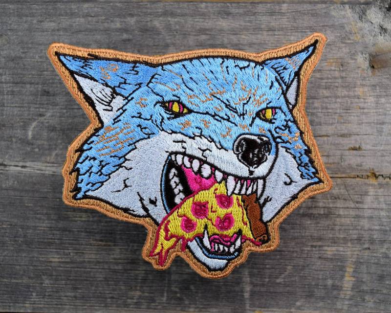 Pizza Wolf Aufnäher von QuietTideGoods