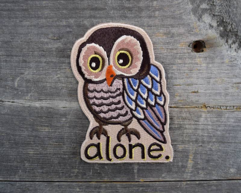 Alone Owl Gestickter Aufnäher, Kris Johnsen Design von QuietTideGoods