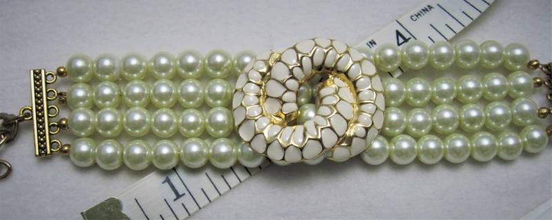 Glas Perle Armband Mit Schwerpunkt Vintage Ohrring Glas Perle Armband Mit Schwerpunkt Vintage Ohrring von QuietWoodsShop