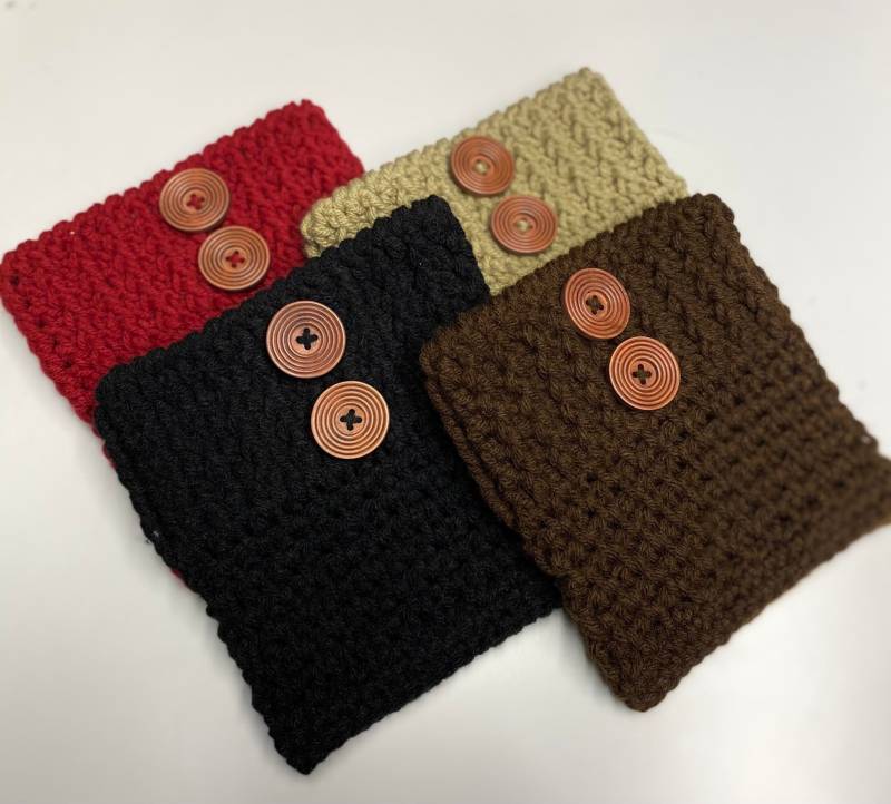 Gehäkelte Stiefelmanschetten Mit Holzknöpfen Stulpen von QuiltNCrochet