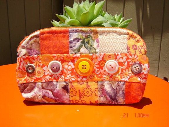 Handgefertigte Gesteppte Knopftasche Münztasche Aus Baumwolle von QuiltNCrochet