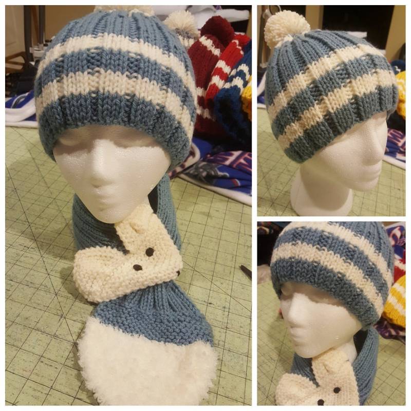 Set Handgestrickte Kindermütze/Beanie Mit Pom Fuchs Schlüsselloch Halswärmer Schal von QuiltNCrochet