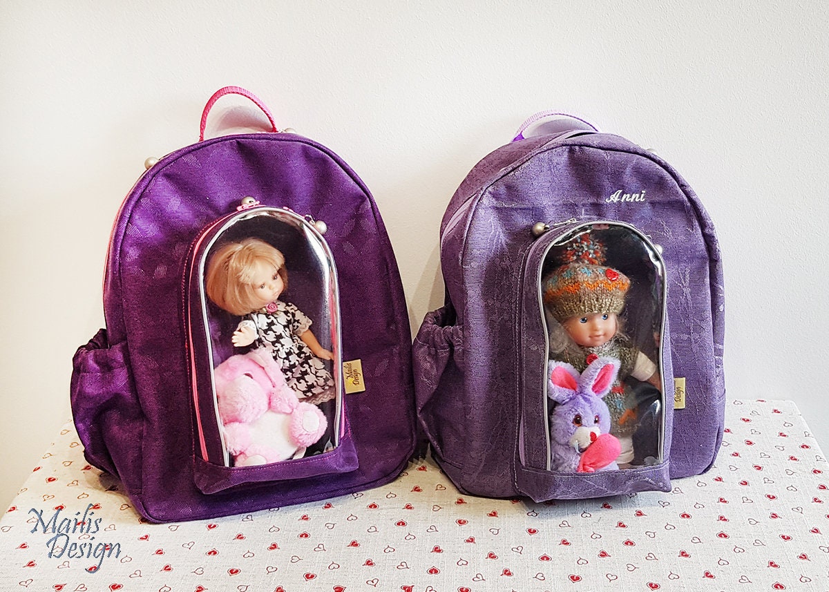 Rucksack, Reiserucksack Für Kinder, Der Rucksack Hat Eine Tasche Mit Sichtfenster, Purpur Und Violett von QuiltsByMailisDesign