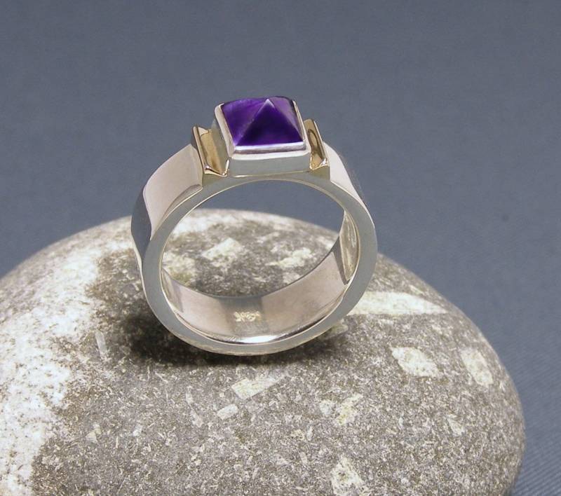 Breites Band Ring Amethyst Und Sterling Silber ~ Mit 14Kt Gold Breites Band Ring Amethyst Und Sterling Silber ~ Mit 14Kt Gold von QuimbySt