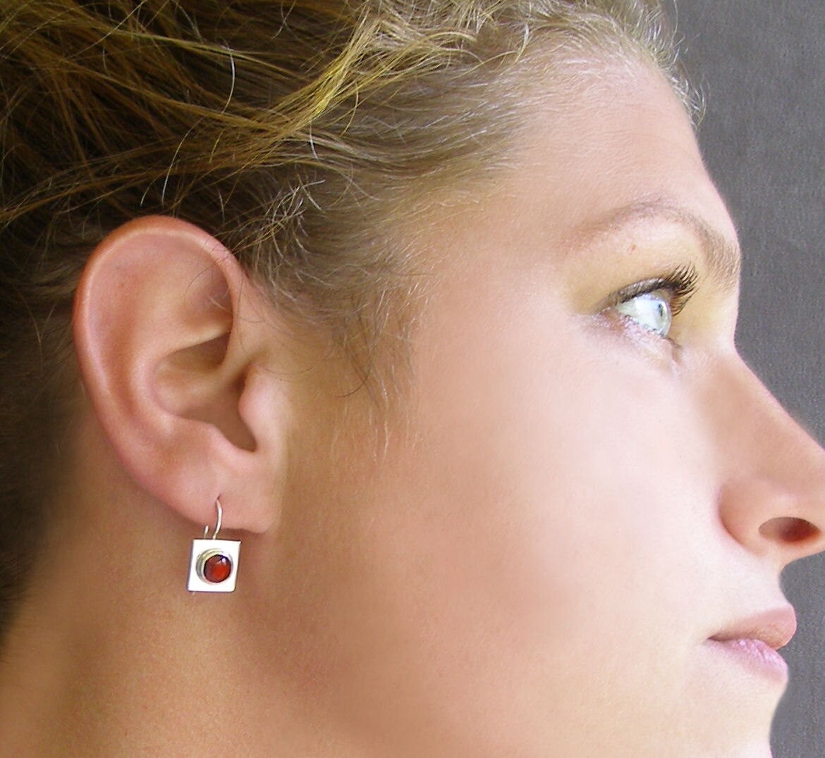 Granat Und Silber Ohrringe Quadrat ~ Januar Birthstone Granat Und Silber Ohrringe Quadrat ~ Januar Birthstone von QuimbySt