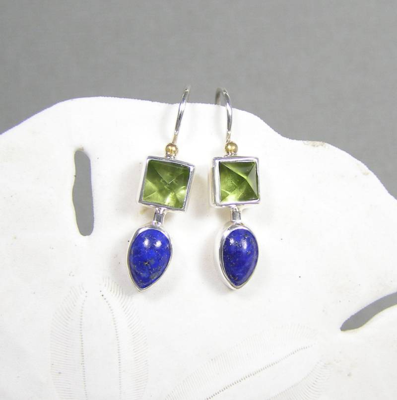 Peridot Und Lapislazuli Ohrringe ~ August Birthstone Süße Kleine Peridot Und Lapislazuli Ohrringe ~ August Birthstone Süße Kleine von QuimbySt