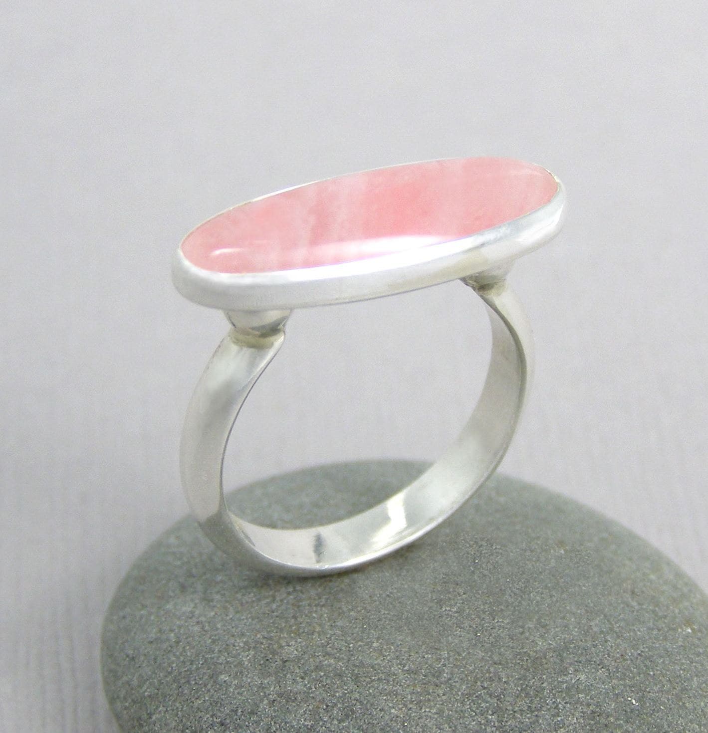 Rosenquarz Und Sterling Silber Ring ~ Hand Bearbeitet Feminine von QuimbySt