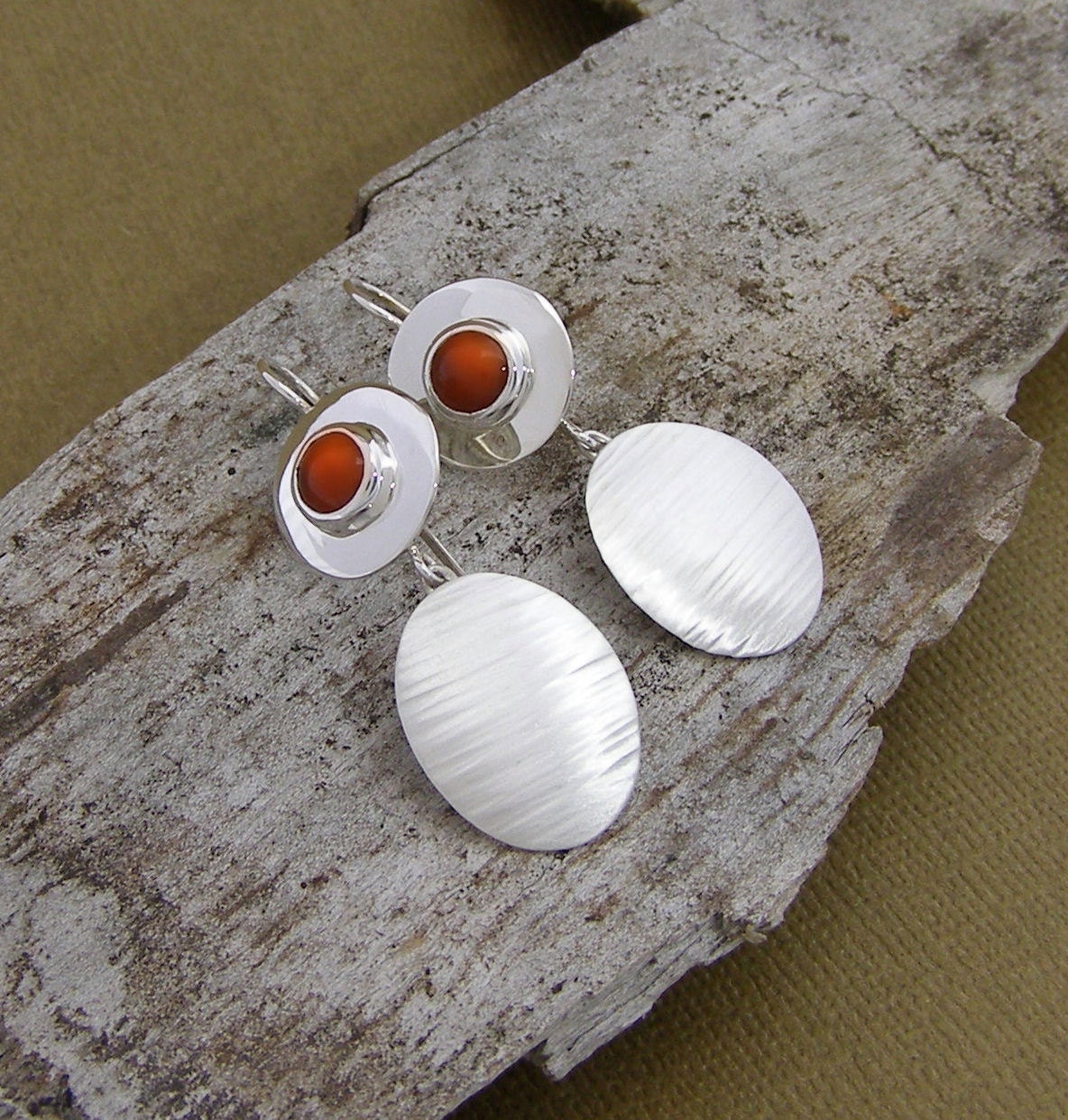 Roter Karneol Und Silver Circle Earrings Roter Karneol Und Silver Circle Earrings von QuimbySt