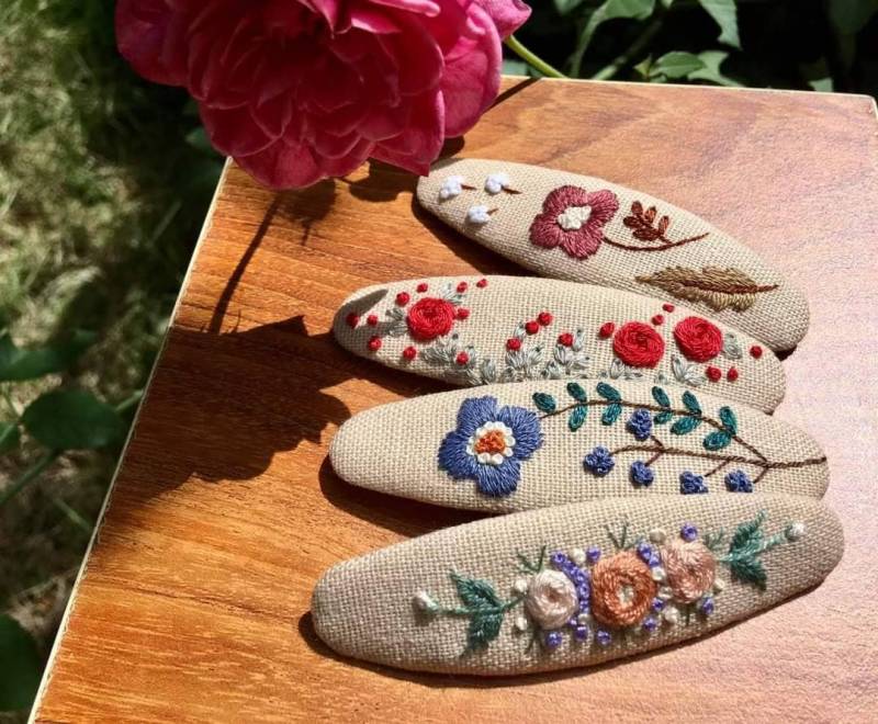 Blumengarten Gestickte Haarspangen Für Frauen-Mädchen, Frühlings-Sommer Haarspange, Blumen-Schnappclips, Handgemachte Haarspange von QuinceFablesShop