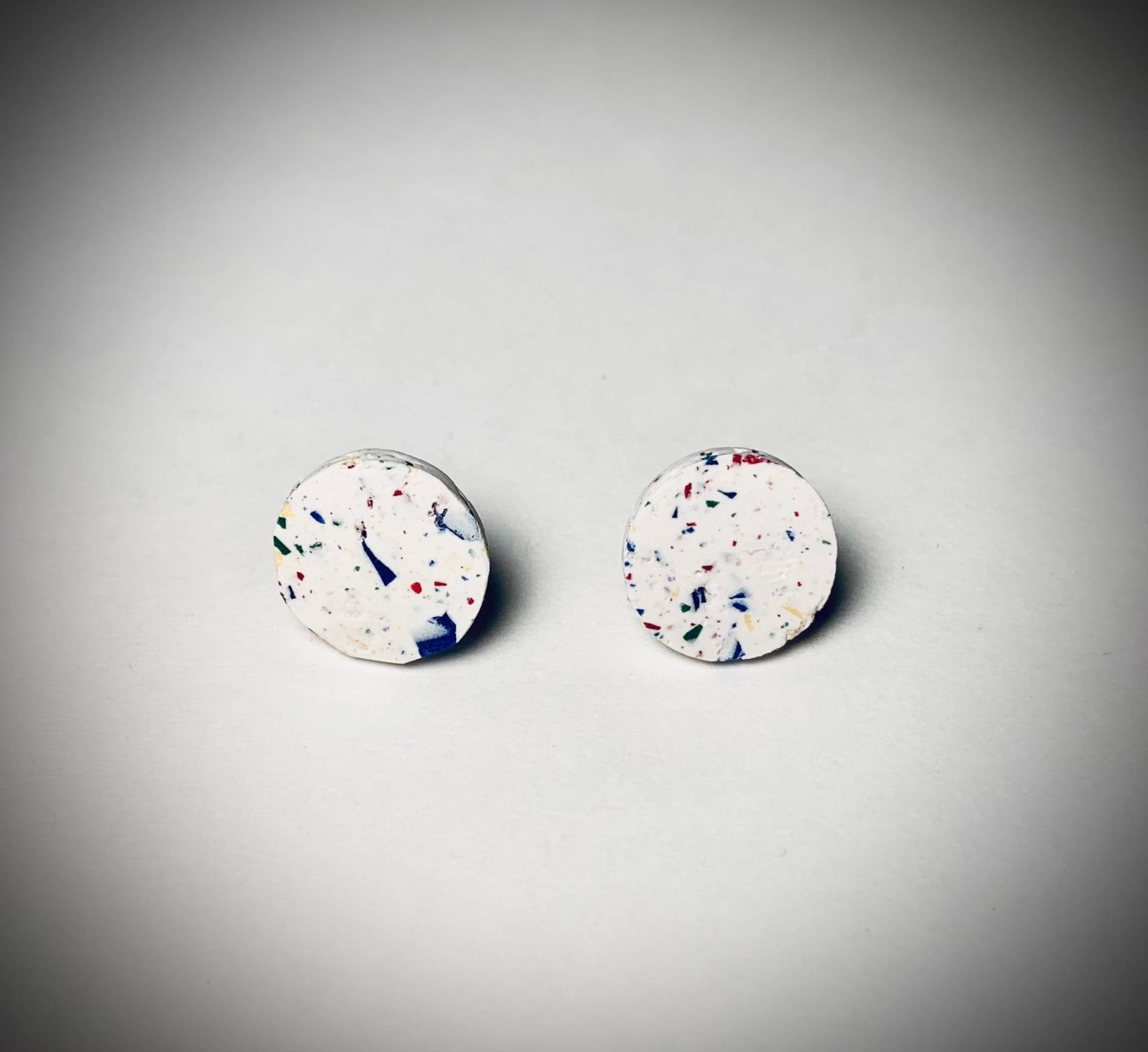 Weiße Terrazzo Polymer Clay Statement Ohrringe Weiße Terrazzo Polymer Clay Statement Ohrringe von QuincyStreetWares