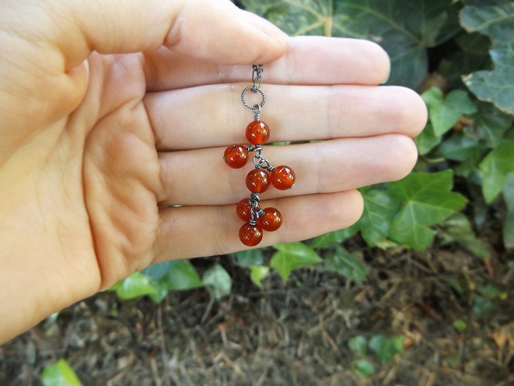 Karneol Vogelbeere Anhänger - Glänzendes Oder Oxidiertes Silber, Passen Sie Ihre Eigenen An ~ von QuintessentialArts