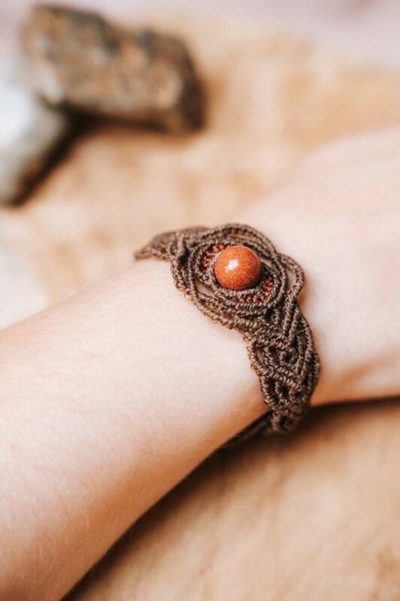Cassandra Armband - Makramee-Armband Mit Goldfluss | Boho Schmuck Handgemacht Spiritueller Begleiter von Quipuia