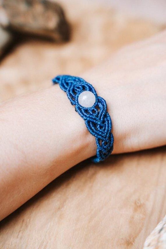 Sulaya Armband - Makramee-Armband Mit Weißem Carneol | Boho Schmuck Handgemacht Spiritueller Begleiter von Quipuia