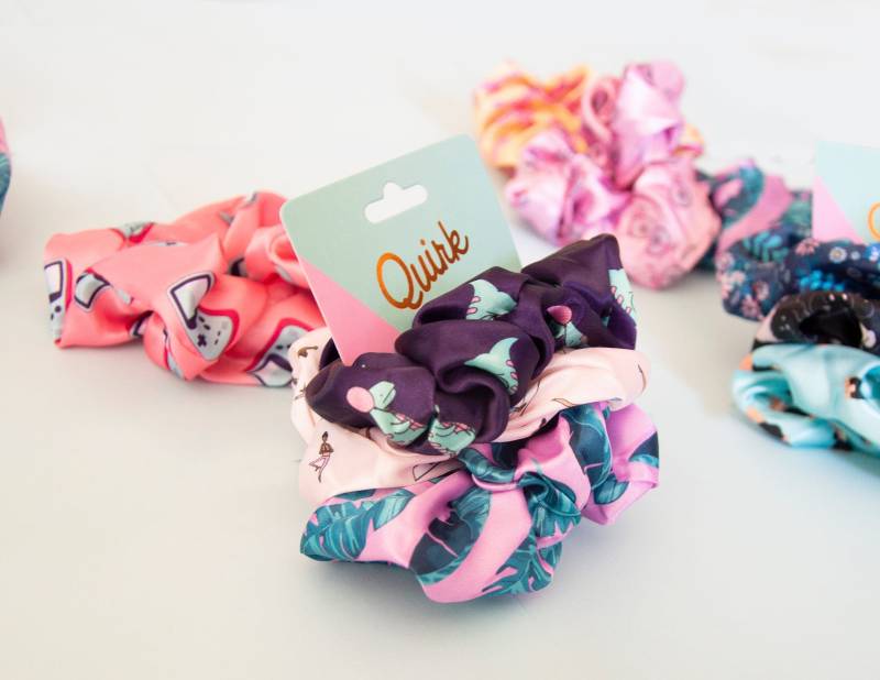 Satin Scrunchies Set Witzige Haargummis Im 3Er-Pack von QuirkByAlly