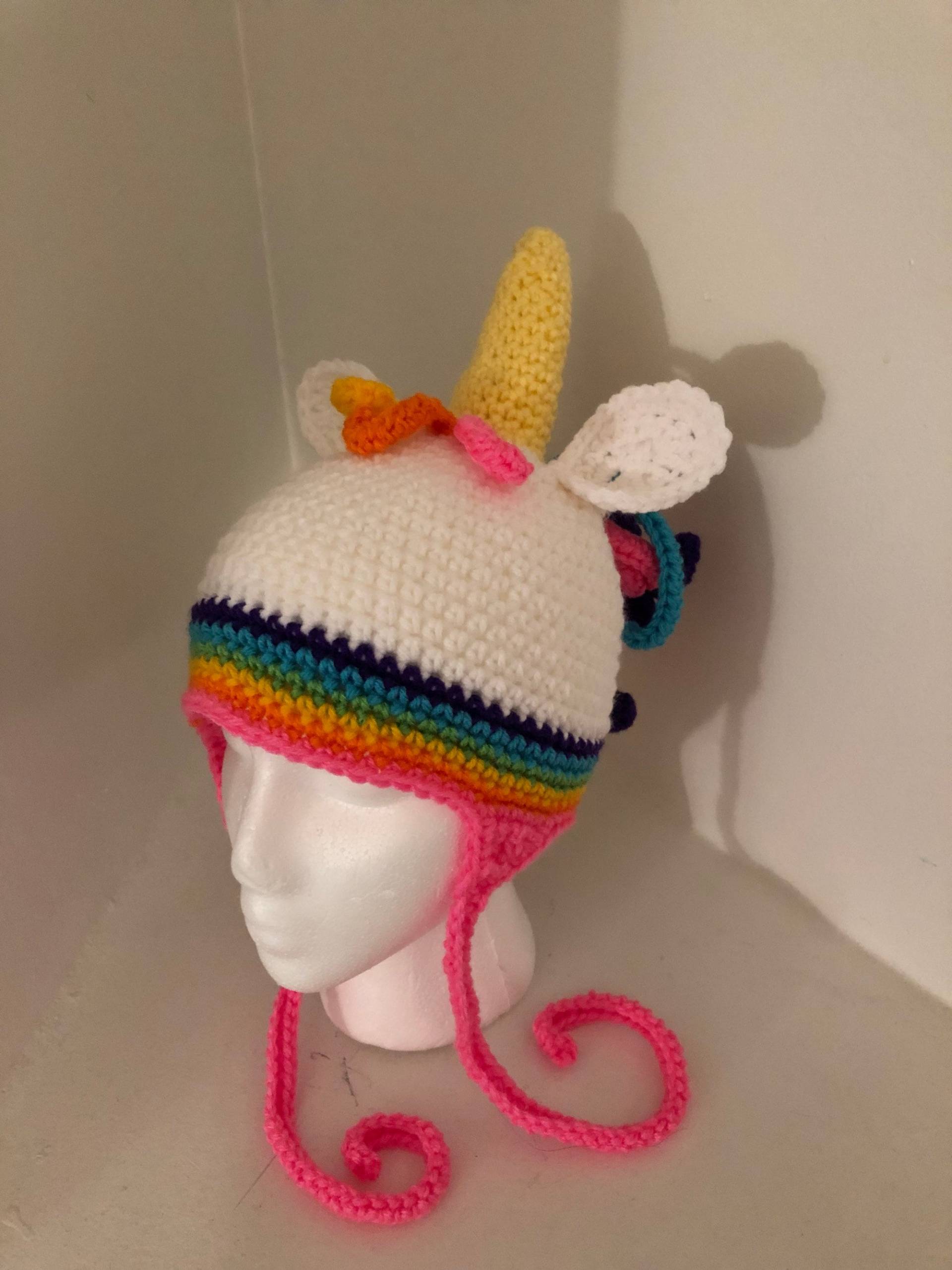 Regenbogen Einhorn Klappenohren Hut Regenbogen Einhorn Klappenohren Hut von QuirkIndy