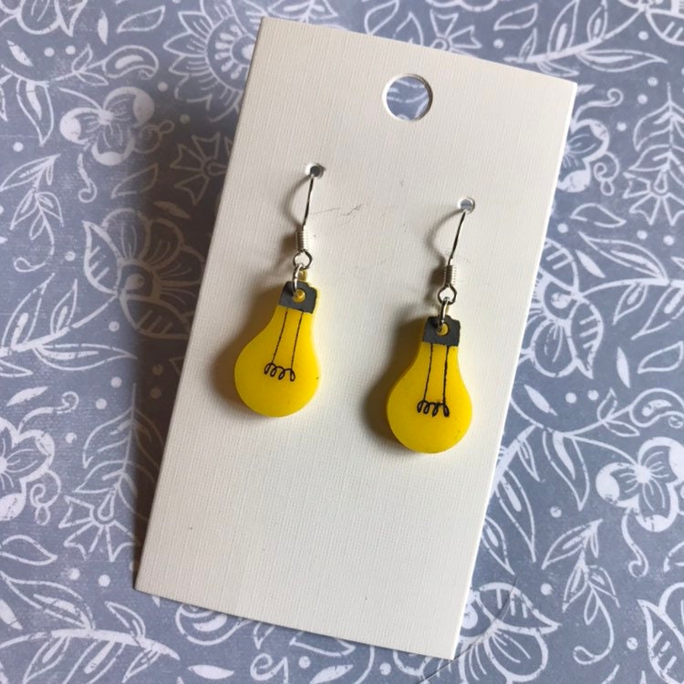 Glühbirne Ohrringe von QuirkyTurkeyDesigns