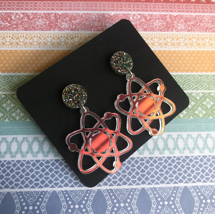 Schillernde Atom Ohrringe von QuirkyTurkeyDesigns
