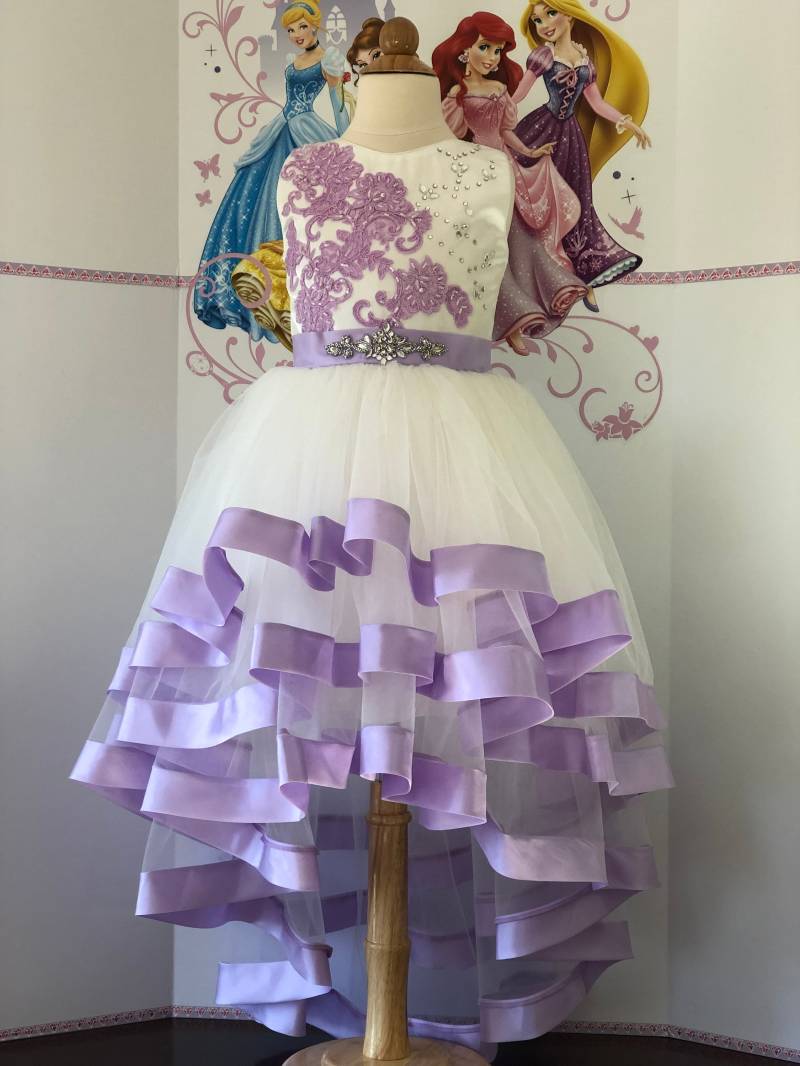 Lila Weiß Festzug Mädchen Kleid Party Geburtstag Urlaub Hochzeit Abschlussball Kleiden Outfit Fun Mode Lavendel High Low von QuiteTheDress