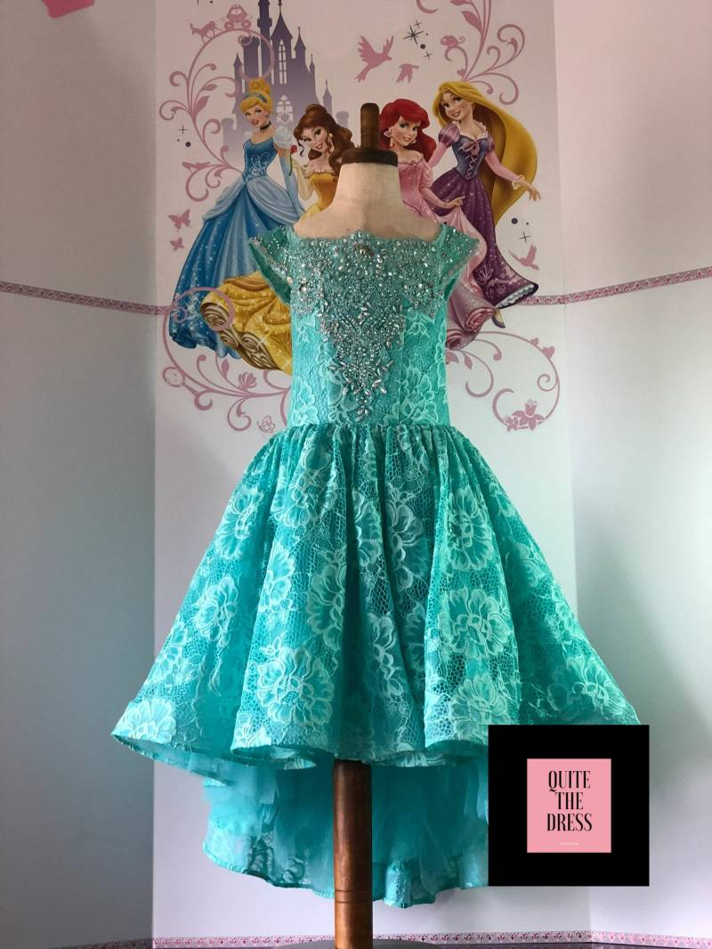 Mint Benutzerdefinierte High-Low-Kleid-Party-Hochzeit-Geburtstag Sparkly Mädchen-Kleid Festzug-Outfit Spaß Mode Kleid Lässige Spitze Aqua Teal von QuiteTheDress