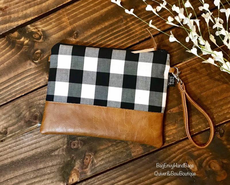 Grab N Go Armband-Clutch - Buffalo Plaid in Anthrazit Mit Veganem Leder Grab N Go Armband-Clutch - Buffalo Plaid in Anthrazit Mit Veganem Leder von QuiverAndBowBoutique
