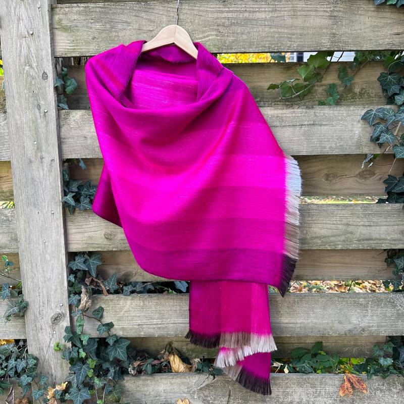 Alpaca Multicolor Fuchsia Pink Auf Brauntönen von Qunuy