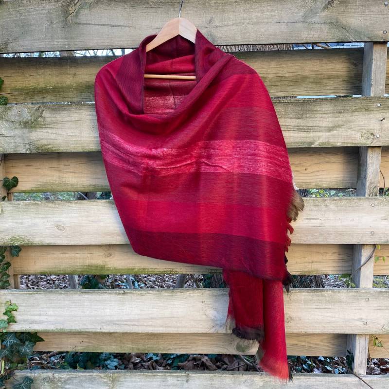 Alpaka Schal Multicolor Cranberry Rot Mit Khaki Koralle Und Braun Alpaka Schal Multicolor Cranberry Rot Mit Khaki Koralle Und Braun von Qunuy