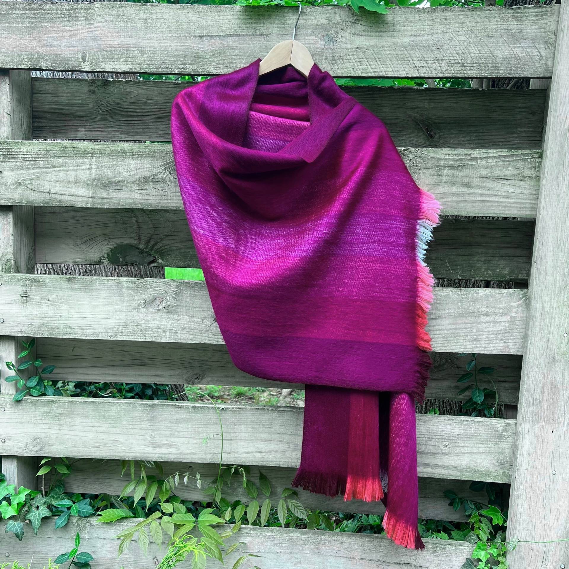 Alpaka Schal Multicolor Lila Fuchsia Mit Nuancen Von Rosa von Qunuy
