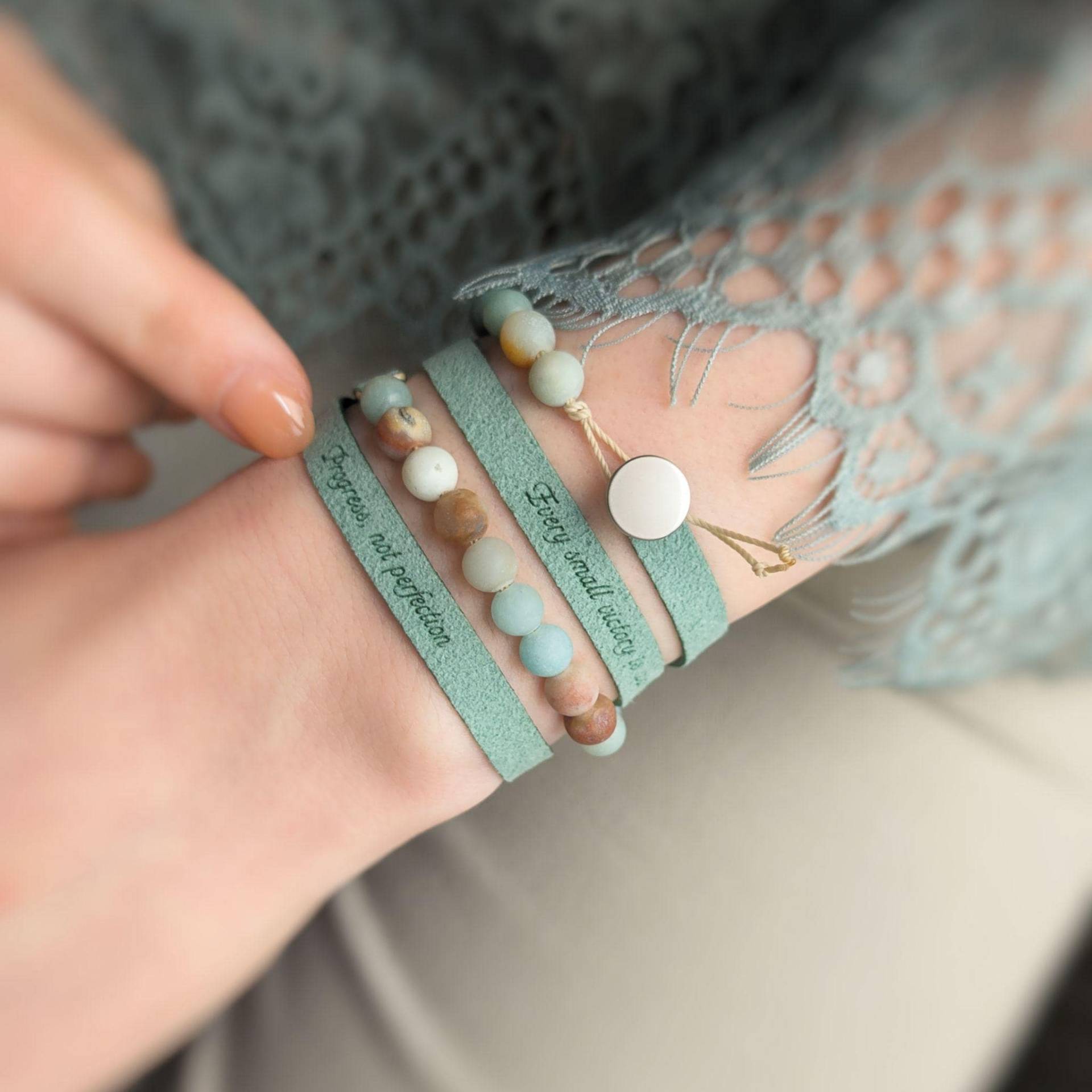 Personalisiertes Armband Mit Text Gedicht, Songtext, Inspiration Geschenke Für Frauen, Edelstein Schmuck von Quotelets