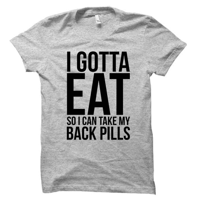 Ich Muss Essen, Also Nehme Ich Meine Rückseite Pillen - Grau Tshirt Kostenloser Versand Ich Muss Essen, Also Nehme Ich Meine Rückseite Pillen - Grau Tshirt Kostenloser Versand von QuotestoLiveBy