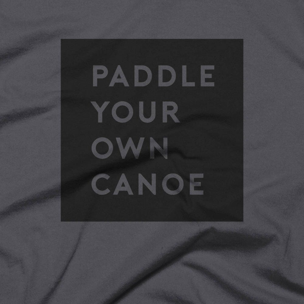 Paddeln Sie Ihre Eigenen Kanu - Asphalt Tshirt Kostenloser Versand Paddeln Sie Ihre Eigenen Kanu - Asphalt Tshirt Kostenloser Versand von QuotestoLiveBy