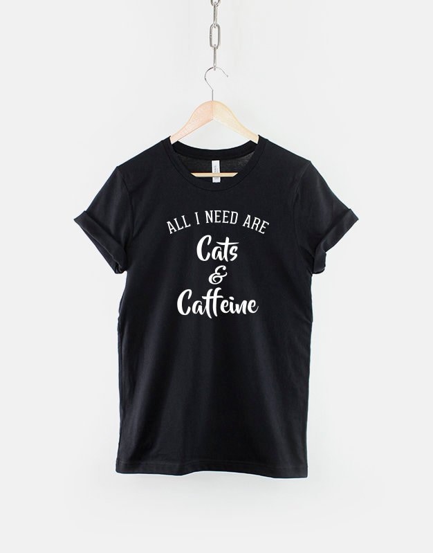 All I Need Are Cats & Caffeine - Katzen Slogan T-Shirt von QuriousShop