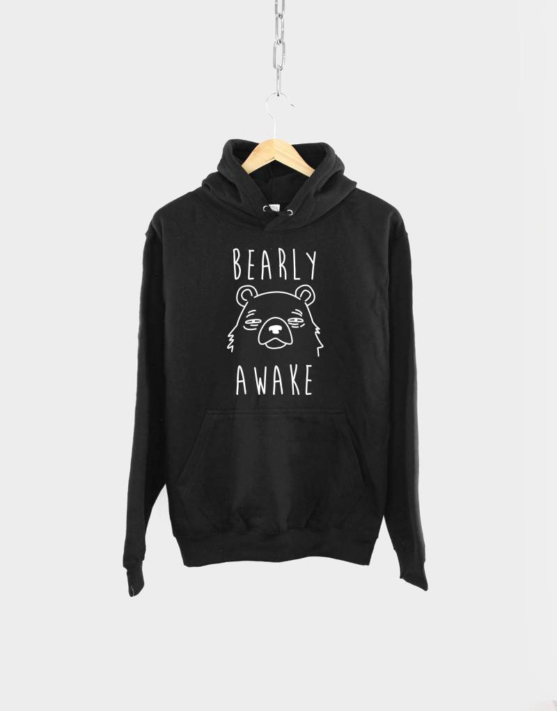 Bearly Awake Hoodie - Weiche Baumwollmischung Mit Sleepy Bear Design von QuriousShop