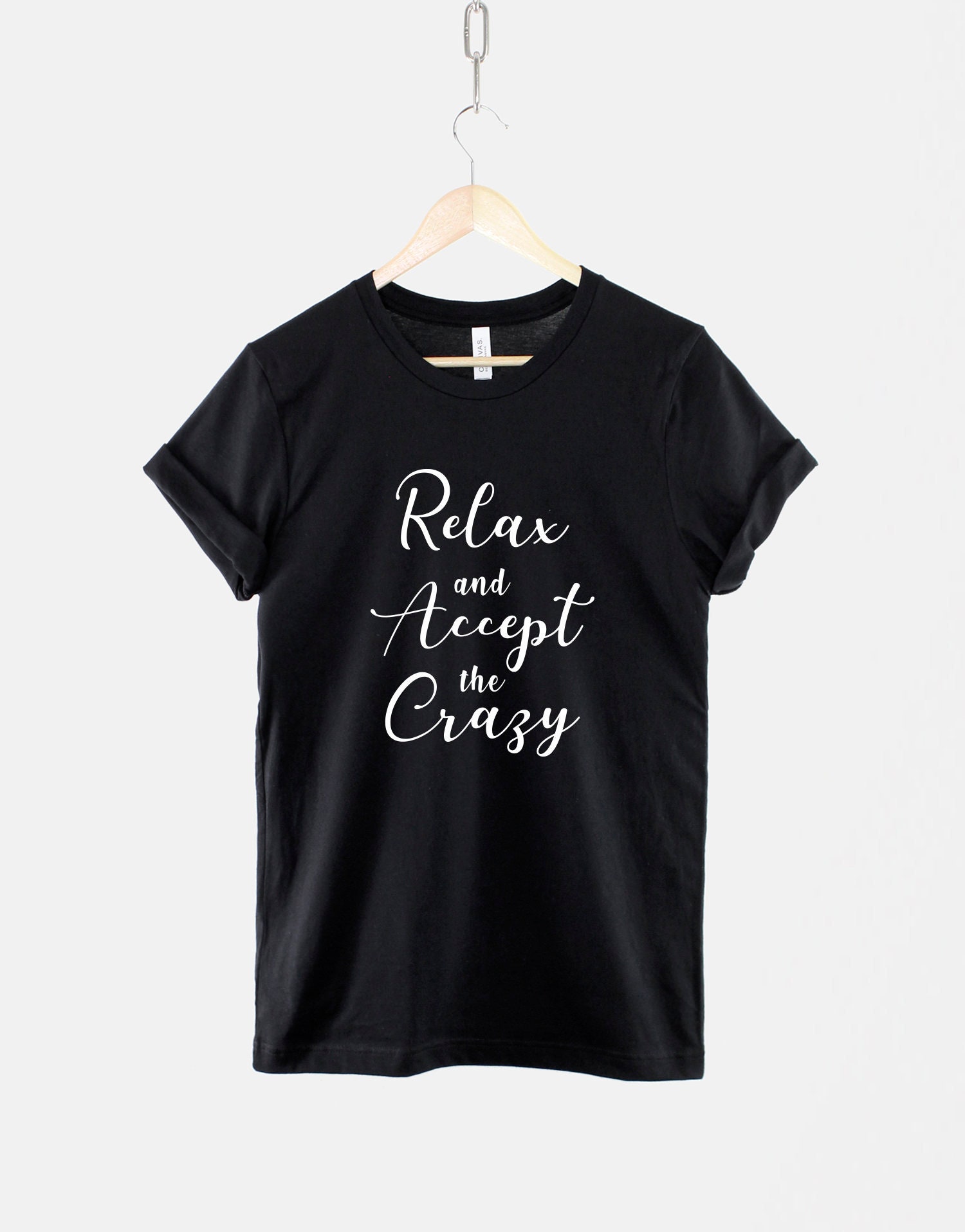 Entspann Dich Und Nimm Das Crazy T-Shirt An Ringgesponnenes Baumwoll-Slogan-T-Shirt von QuriousShop