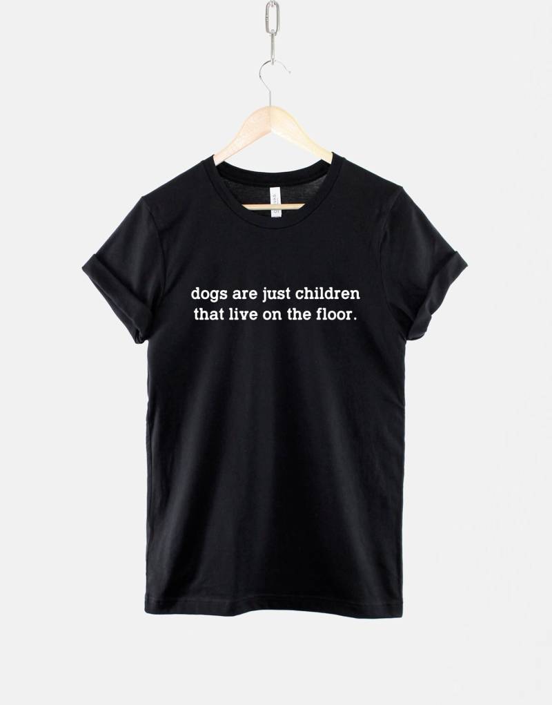 Hunde T-Shirt - Sind Nur Kinder, Die Auf Dem Boden Leben Hundemutter von QuriousShop