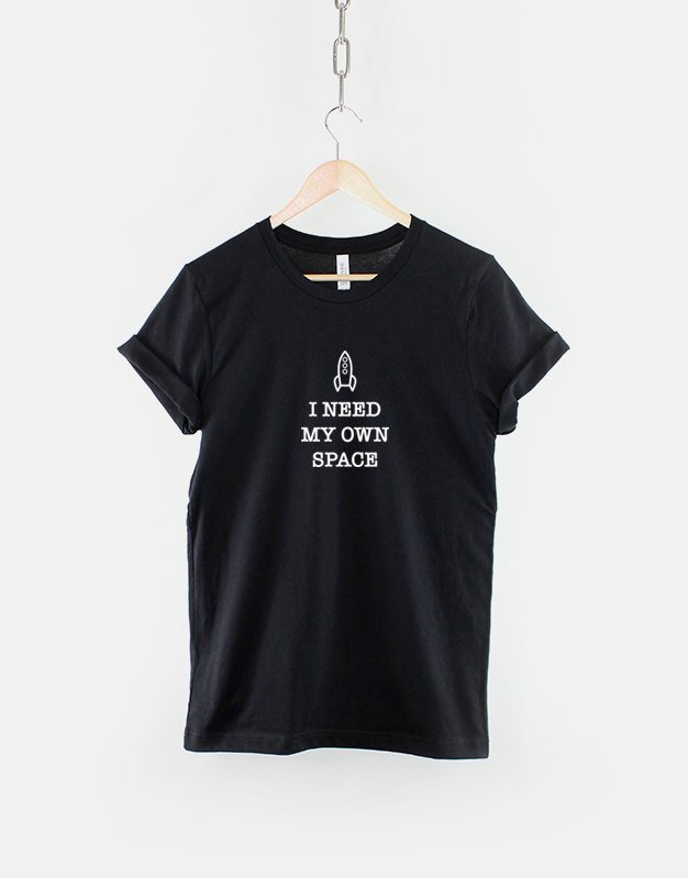 I Need My Own Space Fashion T-Shirt - Lassen Sie Mich Allein Raumschiff Slogan Tshirt von QuriousShop