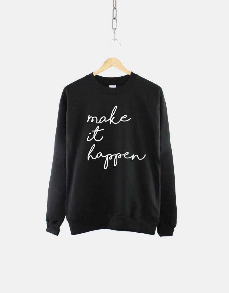 Make It Happen Pullover - Motivation Inspiration Script Yoga Sweatshirt Mit Rundhalsausschnitt von QuriousShop