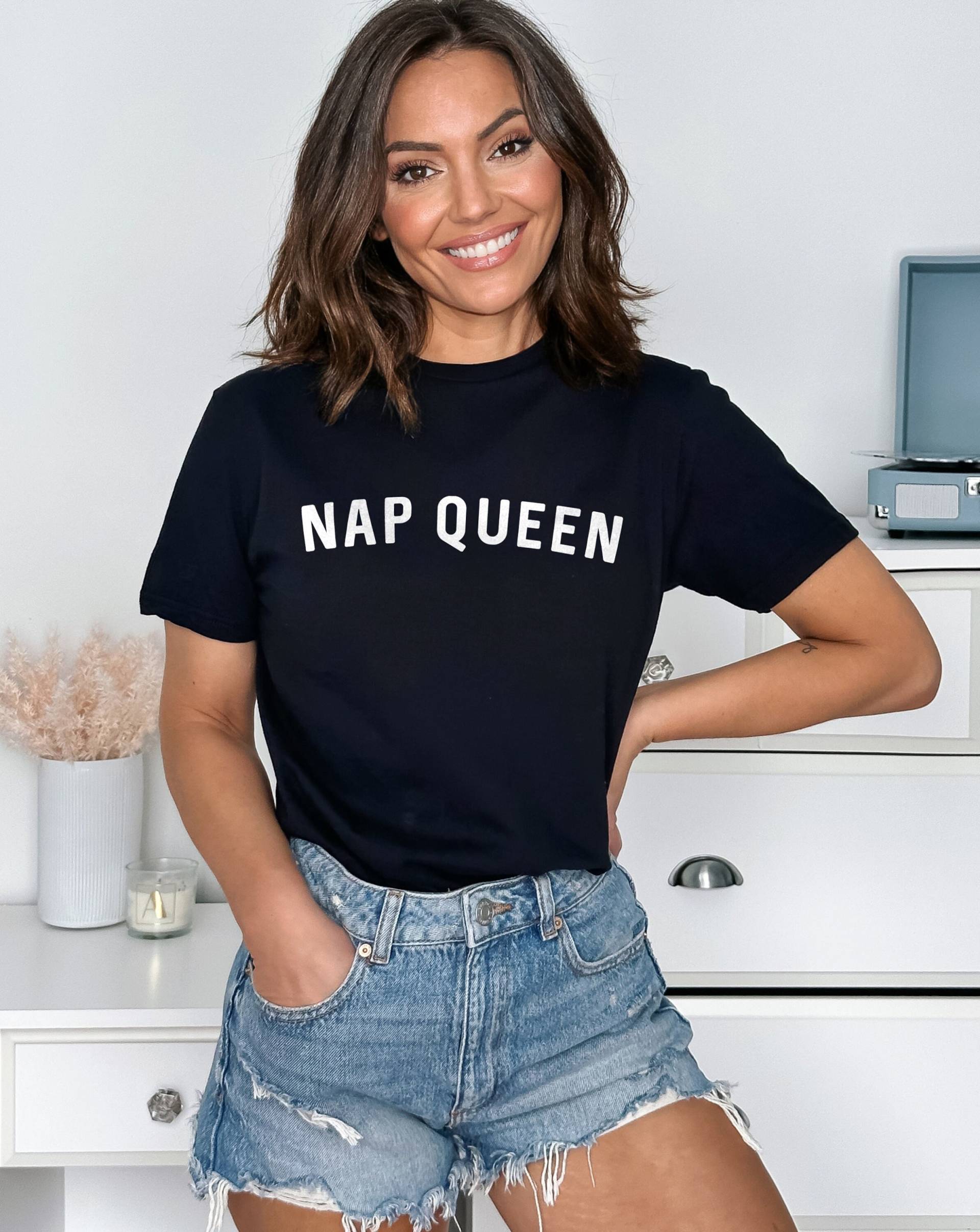 Nicky Queen T-Shirt Bequeme Lounge Kleidung | Ringgesponnene Baumwolle von QuriousShop