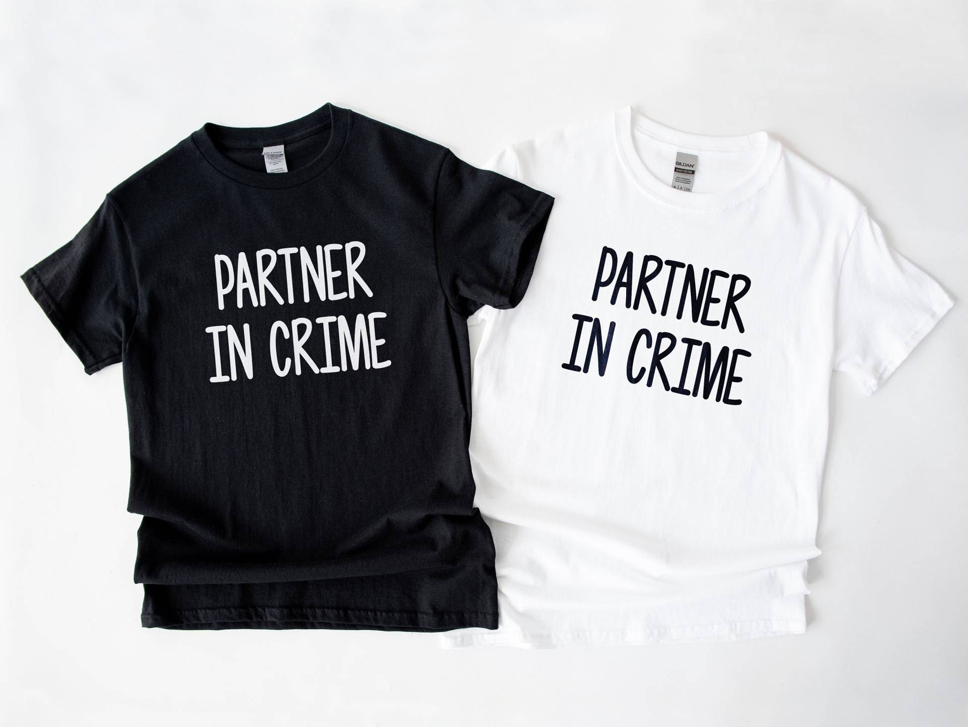 Partner in Crime T-Shirt - Passende Shirts Für Beste Freunde Paare Shirt Bff T-Shirts von QuriousShop
