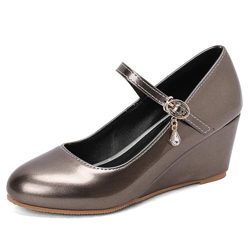 Qynthra Mary Jane Keilabsatz Schuhe aus Lackleder für Damen mit Kristall Anhänger und Knöchelriemen für Hochzeit Party und Formelle Anlässe,Gunmetal,48 EU Qynthra Mary Jane Keilabsatz Schuhe aus Lackleder für Damen mit Kristall Anhänger und Knöchelriemen für Hochzeit Party und Formelle Anlässe,Gunmetal,48 EU von Qynthra