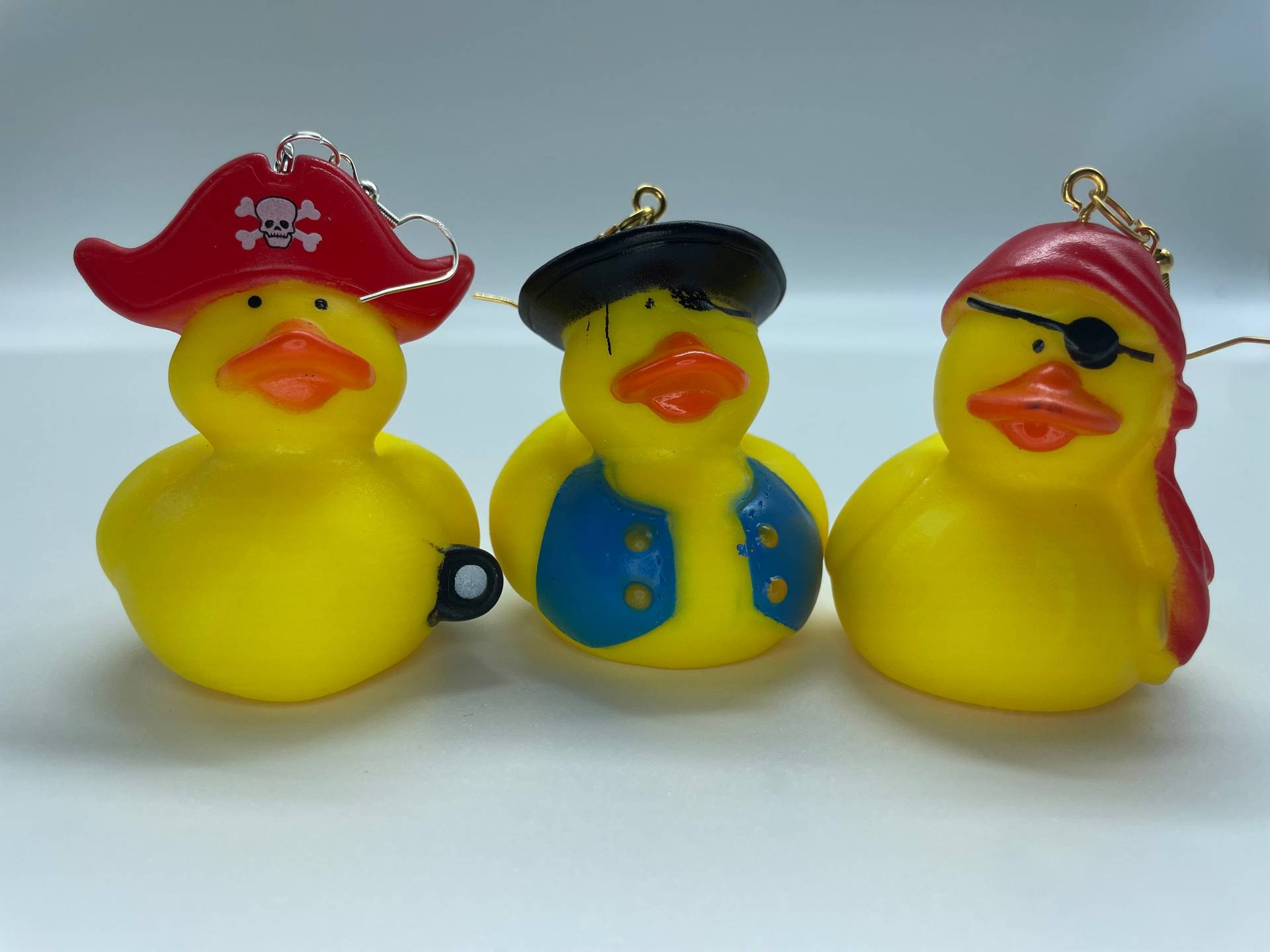 Aaaaaaaaaaaaaar Ohrringe Mit Kleinen Piraten Quietscheentchen Erhältlich in Eyepatch Duck, Black Hat Duck Und Red in Gold + Silber von R59Creates