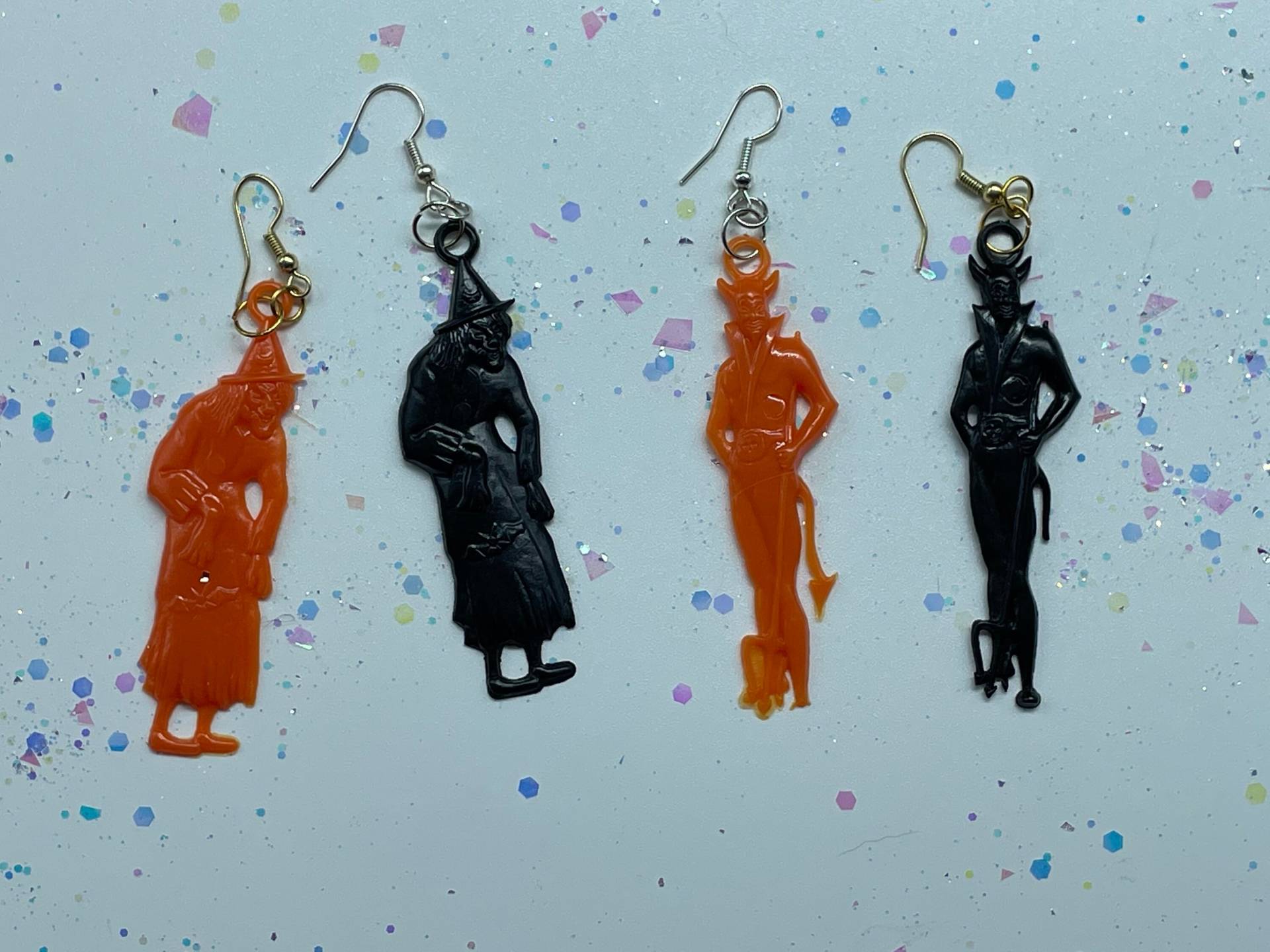 Gruselige Halloween Hexen & Teufel Ohrringe Erhältlich in Orange + Schwarz, Mit Silber - Oder Gold-Hardware Perfekt Für Halloween von R59Creates