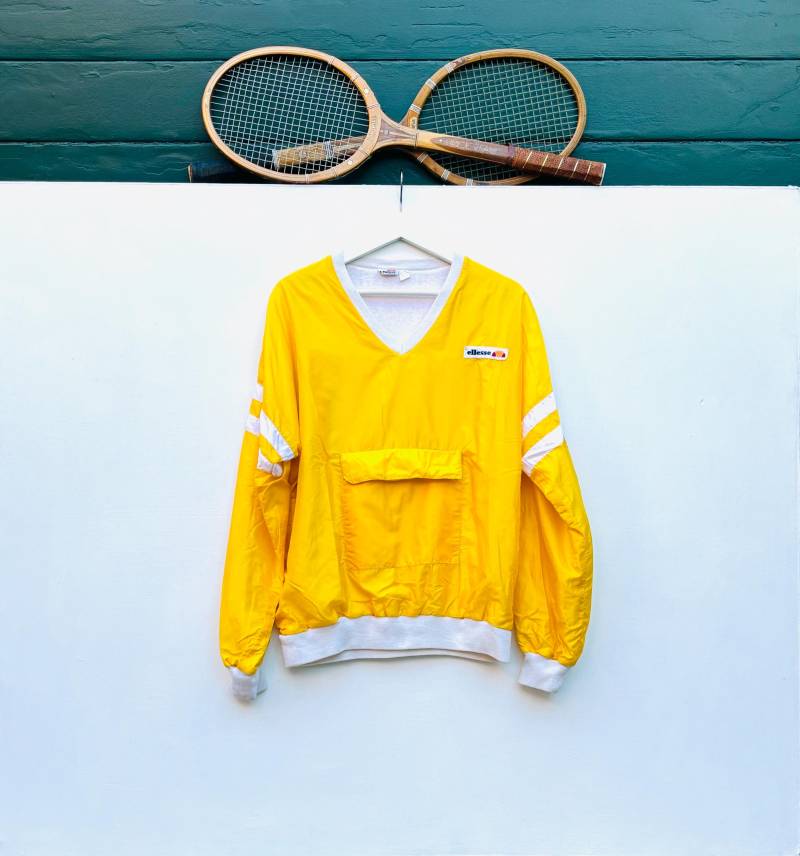 Ellesse V-Ausschnitt Trainingsanzug/Tracktop Und Hose. Gr. M. Italy von RACQUETSOCIETY