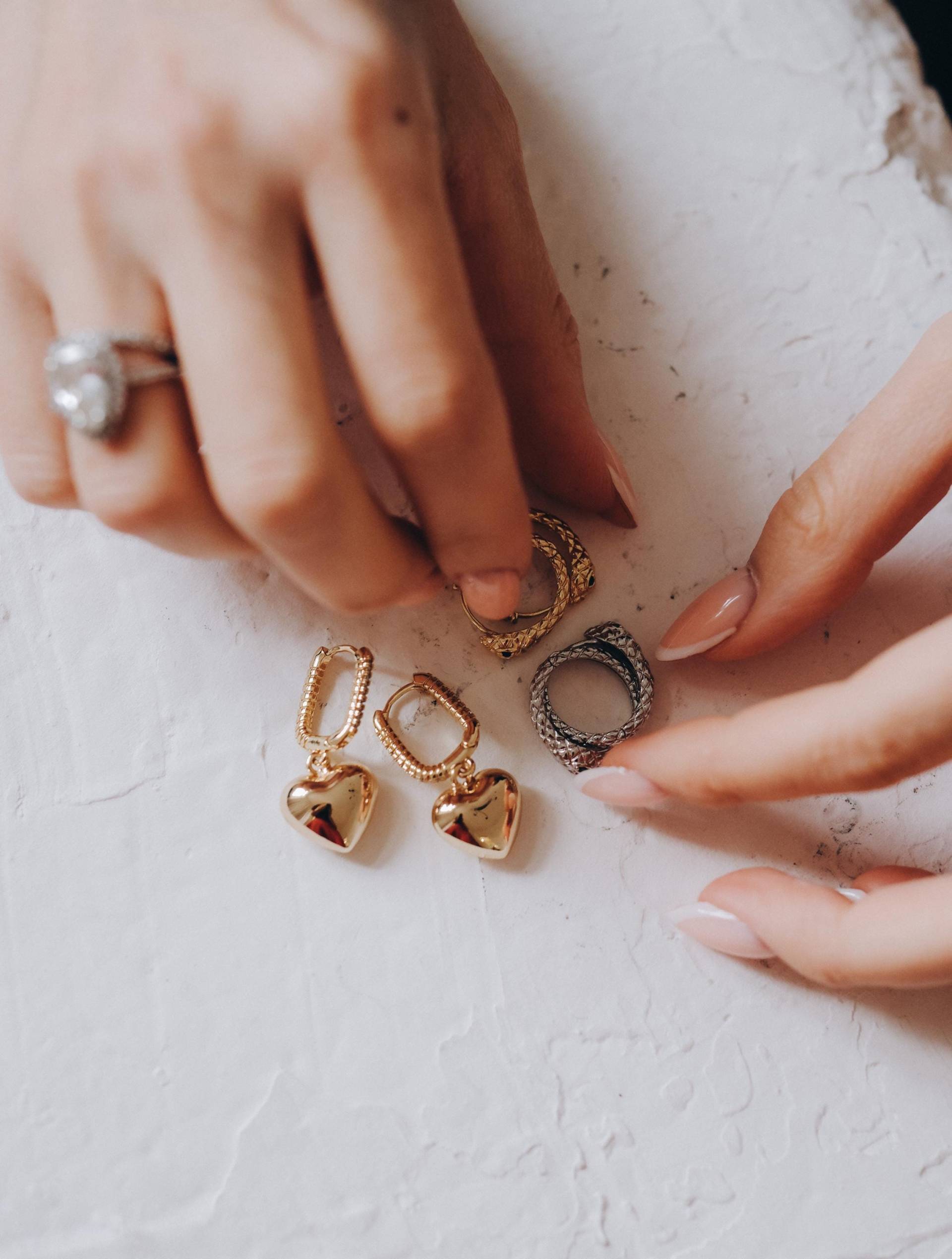 Zirkonium Schlange Ohrringe, Creolen Gold Oder Silber Ton. Herz Creolen. Statement Schmuck Weihnachtsgeschenk Für Sie von RADAPOLA