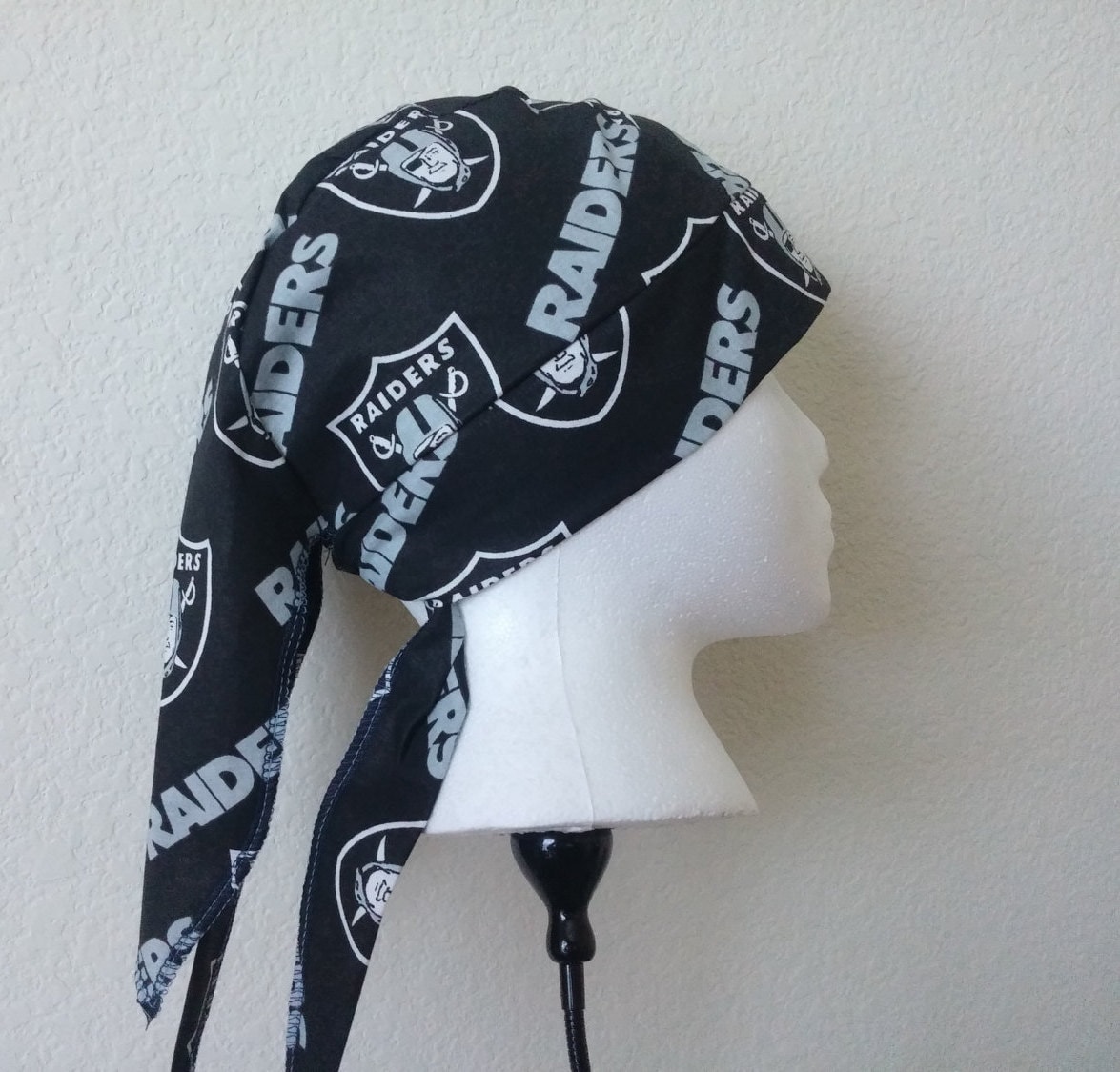 Las Vegas Raiders Schweißen Schweißer Hut Mützen Surgeon Doo Rag Skullcap Do Bandana Las Vegas Raiders Schweißen Schweißer Hut Mützen Surgeon Doo Rag Skullcap Do Bandana von RAGStoCAPS