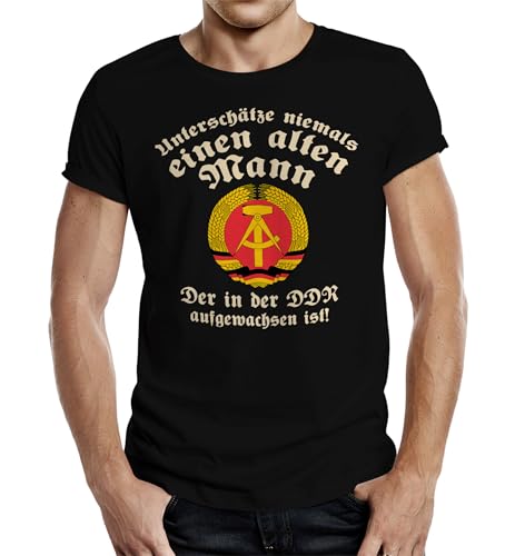 Herren T-Shirt für Rentner aus der DDR: Unterschätze Niemals einen Alten Mann aus der DDR von RAHMENLOS