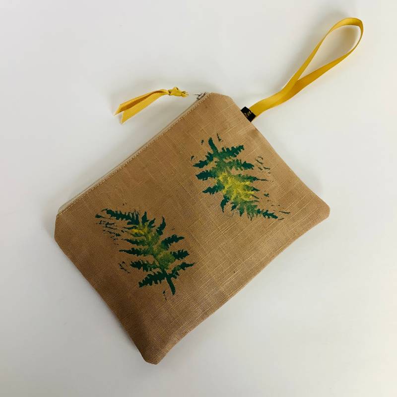 Schminktasche Aus Reinem Leinen Handgedrucktes Farn Design, Smaragdgrüne Zip-Tasche Schminktasche Aus Reinem Leinen Handgedrucktes Farn Design, Smaragdgrüne Zip-Tasche von RAINAATELIER