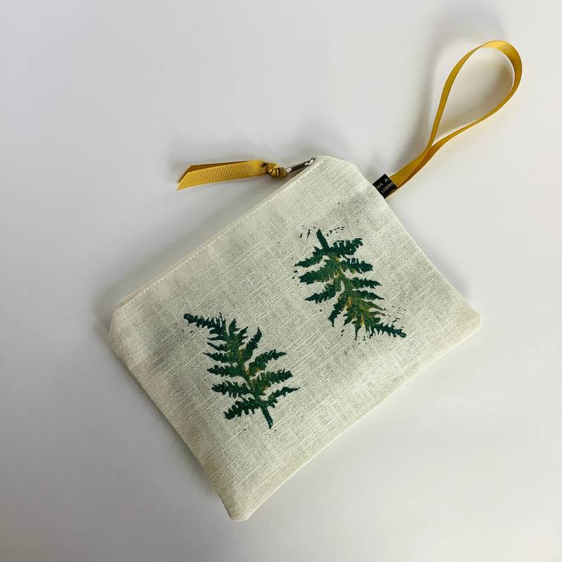Handbedruckte Schminktasche Emerald Green Fern Design Handbedruckte Schminktasche Emerald Green Fern Design von RAINAATELIER