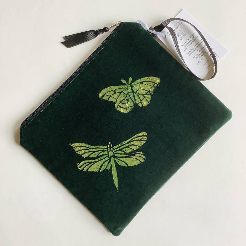 Schmetterling Und Libelle Aus Grünem Samt Handbedruckte Tasche Samt Schmetterling Und Libelle Aus Grünem Samt Handbedruckte Tasche Samt von RAINAATELIER
