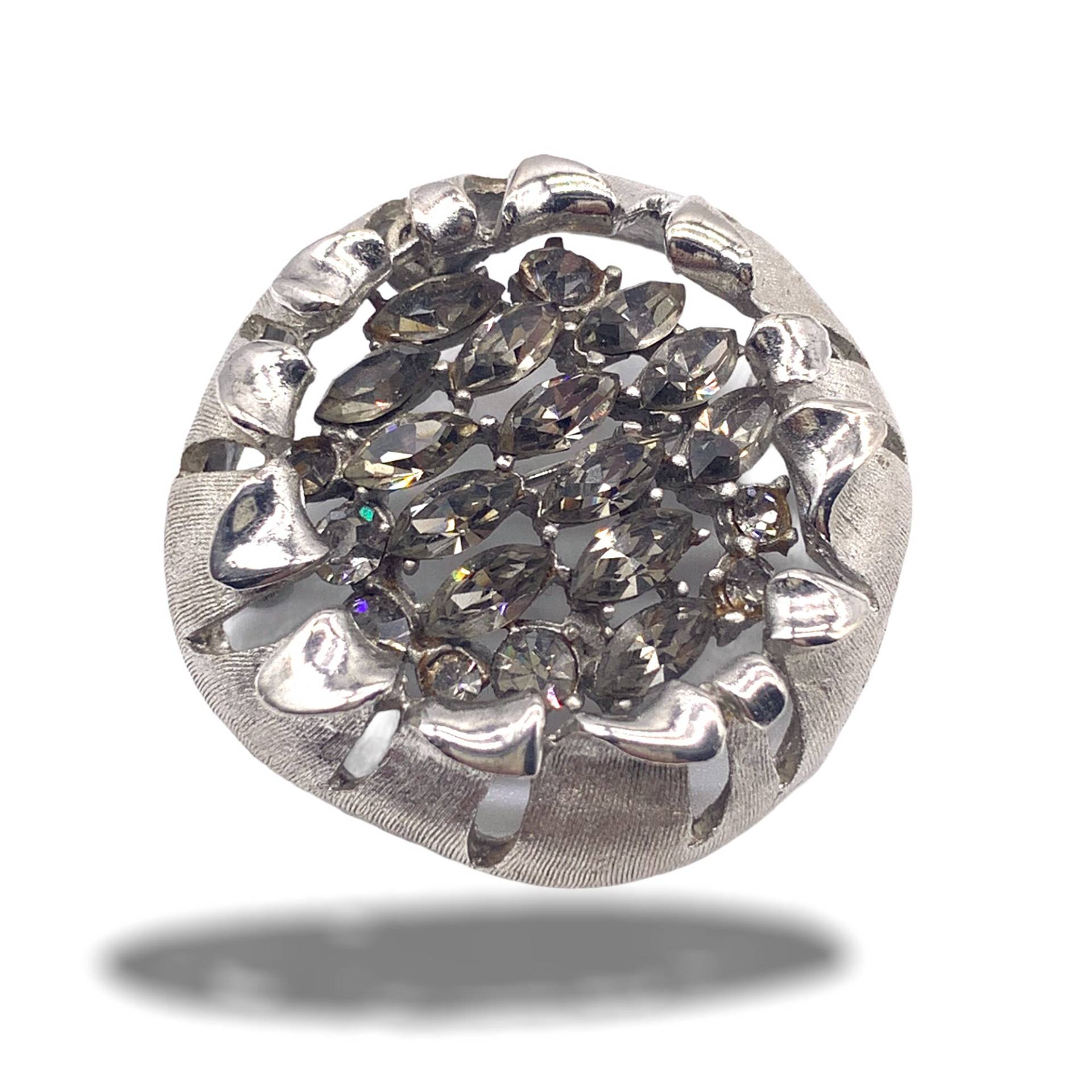 1950Er Jahre Blumen Brosche Bsk Copyright Signiert, Mit Grauen Kristallen Und Silber - Exquisite Linie Hochwertiges Broschen Design.art.916/2 von RAKcreations