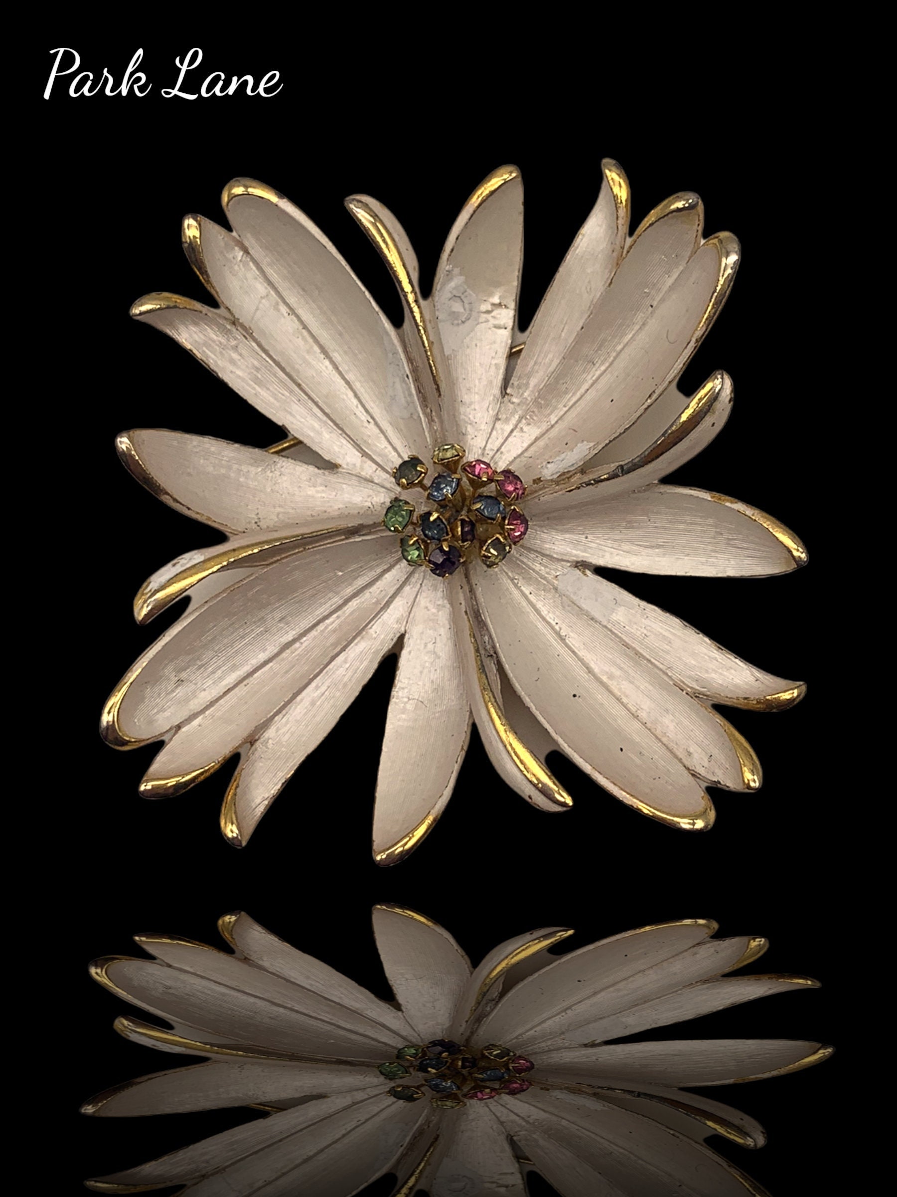 60S Vintage Große Park Lane Signiert Gold Ton Perlmutt Weiß Emaille Strass Blume Anstecknadel Brosche - Art.718/3 von RAKcreations